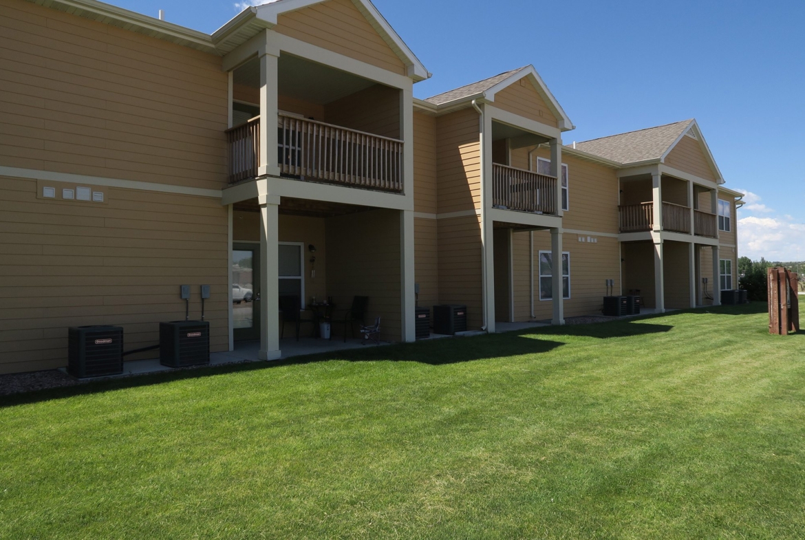 Oregon Trail Apartments - Exterior 02