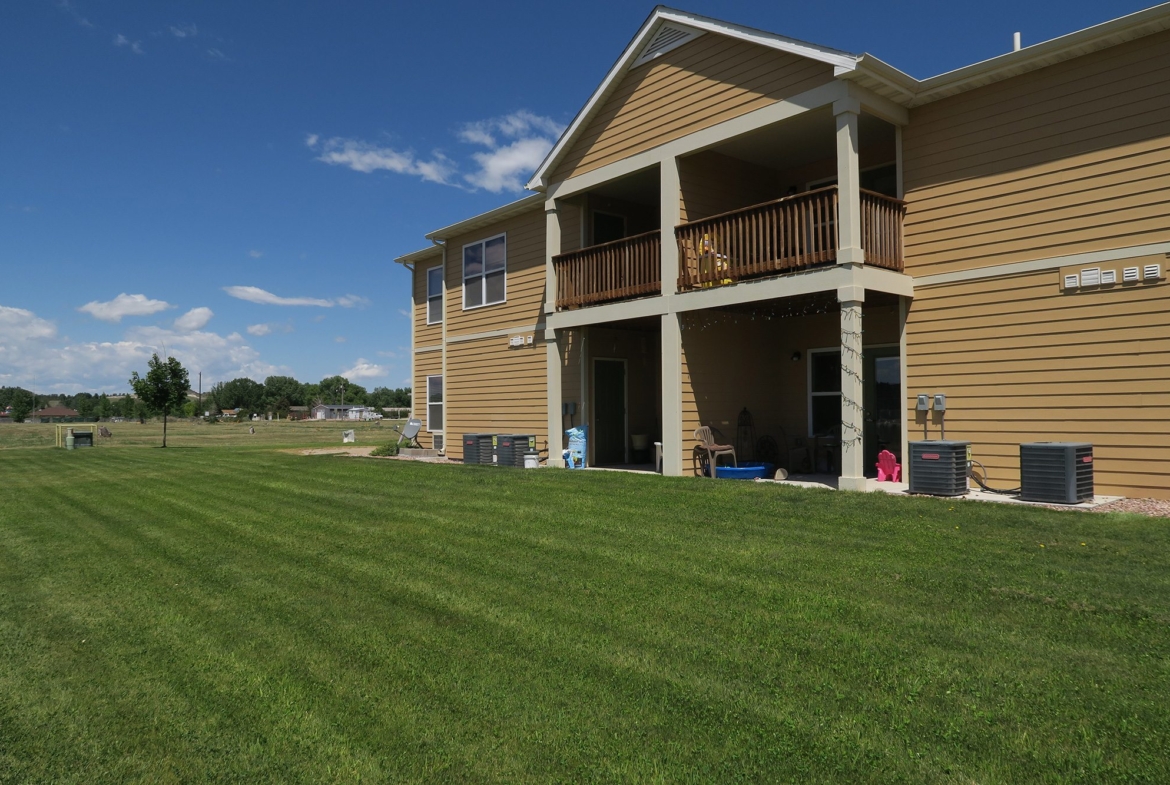 Oregon Trail Apartments - Exterior 03