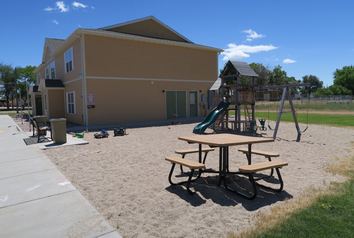 Oregon Trail Apartments - Exterior 04