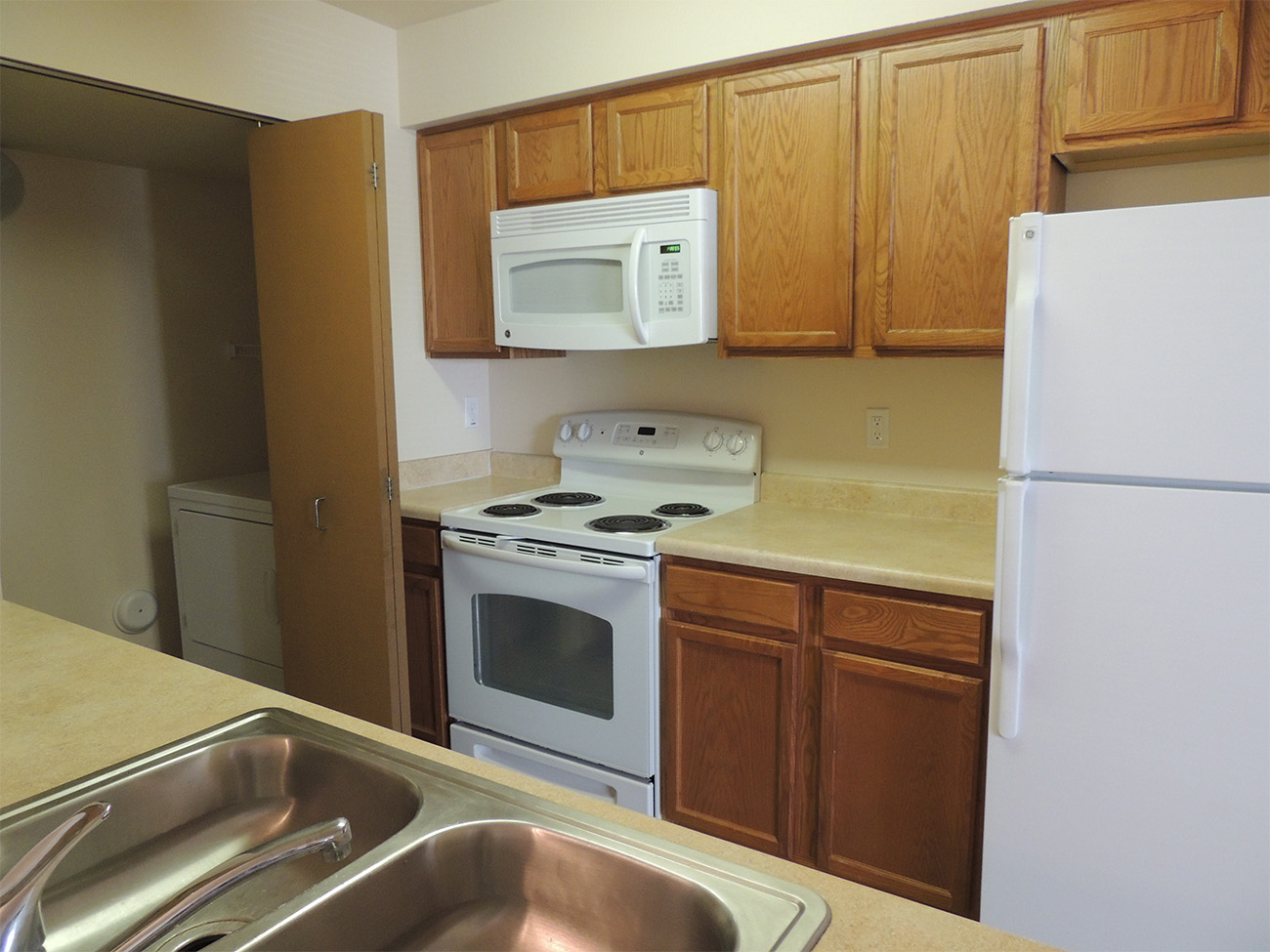 High Plains Apartments - Interior Image 01
